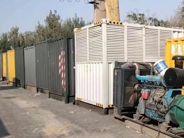 新兴镇200KW柴油发电机机组每小时油耗是多少？