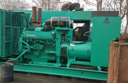 新兴镇发电机组如何判断水冷式机油散热器内部是否需要清洗？